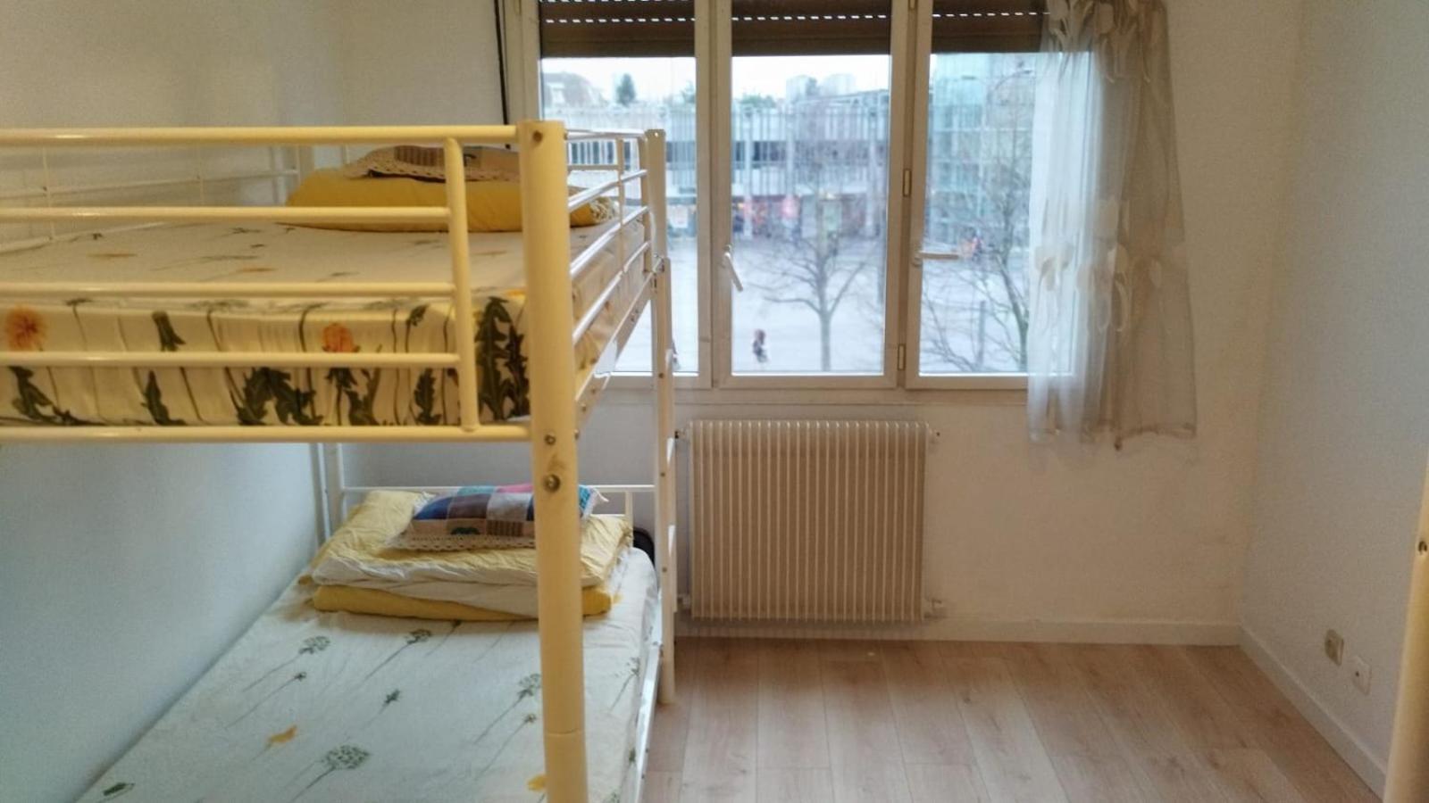 Tony House Vandrarhem Bondy Exteriör bild